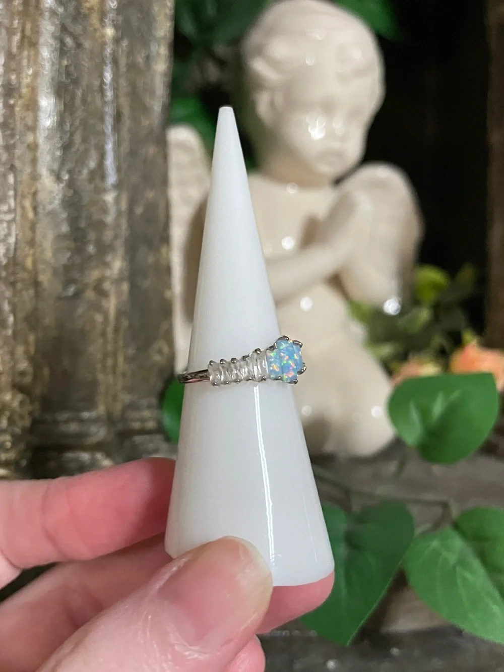 Opalescent Oval Sterling-Style Ring in White Iridescent